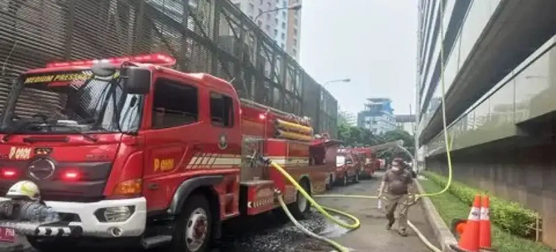 mall grand indonesia terbakar akibat panel listrik